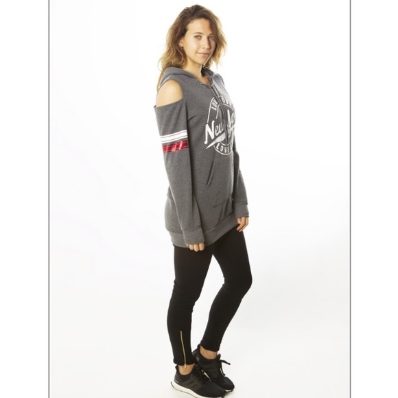 LAST ONE‼️ GRAY/RED LOVE NEW YORK COLD SHOULDER HOODED SWEATSHIRT Sz Women’s XL - Picture 3 of 6